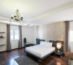 Номер Standard в A&EM - The Petit Hotel