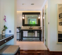 Двухместный номер Classic с видом на сад двуспальная кровать в InterContinental Koh Samui Resort by IHG
