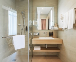 Номер Privilege, c балконом и видом на море - с двуспальной кроватью в Mercure Sochi Centre