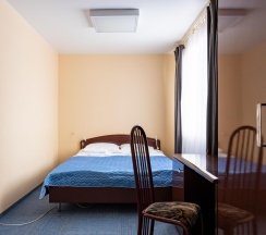 Номер комфорт стандарт с 1 двуспальной кроватью в Озеро Зеркальное