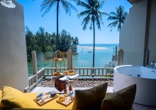 Полулюкс у моря Jacuzzi в Devasom Khao Lak Beach Resort & Villas