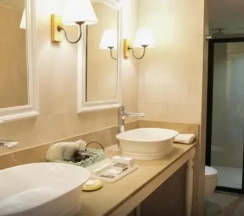 Четырёхместный семейный люкс в Salonika Suites
