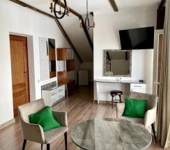 Номер улучшенный с 1 двуспальной кроватью в AiL Home