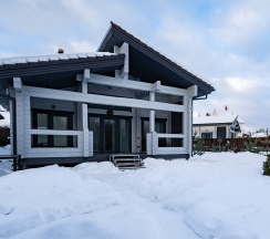 Дом из бруса с камином и баней из осины 4+2 в Snhaus
