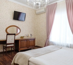 Двухместный номер Classic №1 c 1 комнатой с красивым видом из окна двуспальная кровать в Лель