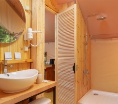 Тент-хаус с большой террасой для 2 взрослых в Garuda