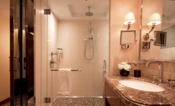 Двухместный номер Junior Conservatories двуспальная кровать в Four Seasons Hotel London at Park Lane