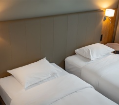 Стандартный номер с видом на город c двумя односпальными кроватями в Cosmos Omsk Hotel