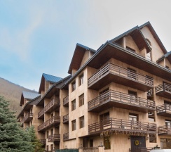 Апартаменты Superior с балконом и с красивым видом из окна в Red Apartments
