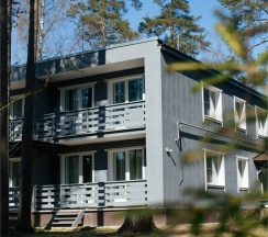 Эконом апартаменты с гостиной и 2 спальнями (Всего 2 таких номера в двухэтажном корпусе на 8 номеров) в Искатель