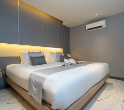 Двухместный номер студия с балконом (двуспальная кровать) в Patong Bay Residence