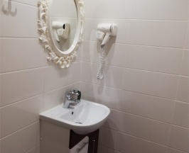 Трехместный номер категории «стандарт» в Транзит