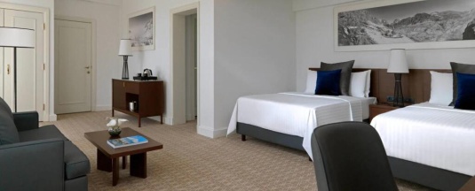 Двухместный люкс Executive с балконом и Republic Square View двуспальная кровать в Armenia Marriott Hotel Yerevan
