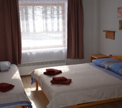 Комната в коттедже "Чародеи", 2 односпальные кровати и диван в Медвежка в Карелии