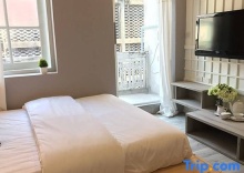 Двухместный номер Deluxe с балконом двуспальная кровать в Norn Yaowarat Hotel