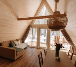 Шале в форме треугольника в Таналтай