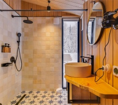 Вилла "Лембо"  у озера с купелью и террасой в Lembo