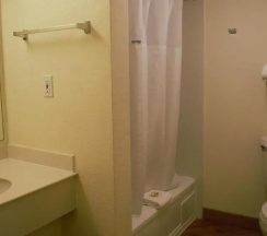 Четырёхместный номер Deluxe в La Quinta Inn by Wyndham Austin Capitol / Downtown