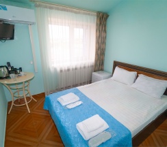 МАЛЕНЬКИЙ 2-местный со ВСЕМИ удобствами (старый номерной фонд) в MaxxRoyal