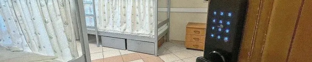 Кровать в общем номере (мужской номер) (общая ванная комната) в Невский