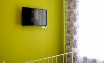 номер бюджетный с двуспальной кроватью в Спи здесь