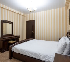 Люкс двухкомнатный без балкона в Golden House