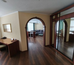 «Люкс» трехкомнатный в Паллада