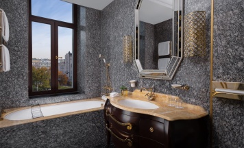 Люкс Astor с балконом в The St. Regis Moscow Nikolskaya