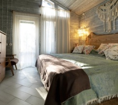 Семейный коттедж с балконом в В кронах