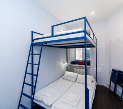 Семейный номер с общей ванной комнатой «Детективы» в BookCase Hostel