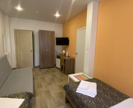 Стандартный номер с 2 раздельными кроватями и диваном в White House