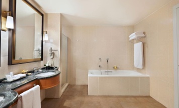 Двухместный люкс Regency двуспальная кровать в Hyatt Regency Baku