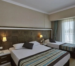Трёхместный номер Standard в Отель Royal Towers Kiris