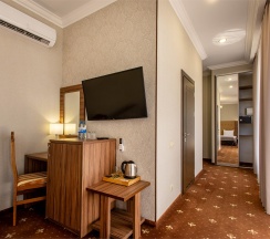 Номер первой категории "Улучшенный комфорт с балконом" в Mari