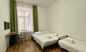 3-местная комната комфорт с 1 односпальной и 1 двуспальной кроватью в Simple Seasons Rooms (Симпл Сизонс Румс)