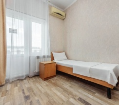 Трёхместный номер семейный Standard с балконом и с красивым видом из окна в Green rent