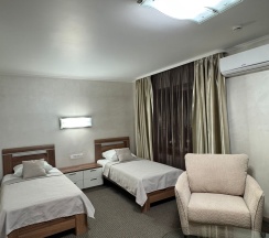 Двухместный просторный номер в Строитель
