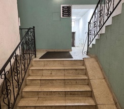 Кровать в 8-местном общем номере (Сиреневый) в Гости в гости