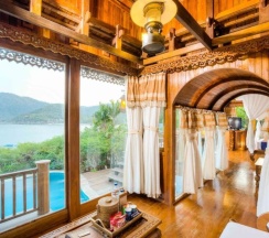 Двухместная Villa Plus Sea View Pool двуспальная кровать в Santhiya Koh Phangan Resort & Spa