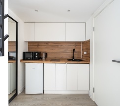 Двухместный номер Superior с балконом двуспальная кровать в Rosgorod