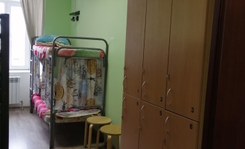 кровать в общем 8-местном номере для женщин в Бугров Хостел
