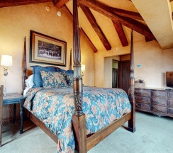 Коттедж с 4 комнатами в Juniper Ridge 16 5000 sq ft, Grand Chateau at Eagle, Expansive Mountain Views by RedAwning