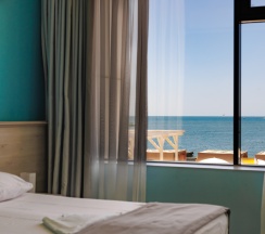 Двухместный Делюкс с видом на море и панорамными окнами без балкона/Deluxe Double Room with sea view and panoramic windows without balcony в Portofino hotel
