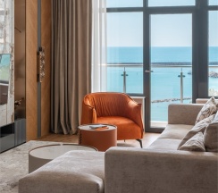 Трехкомнатный апартамент Luxury Dubai с двумя спальнями в Real Apartments Sochi
