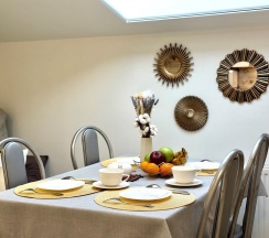 Апартаменты №10 "Люкс" на мансардном этаже в Саквояж