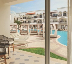 Полулюкс с видом на бассейн в Отель Hyatt Vivid Playa Del Carmen