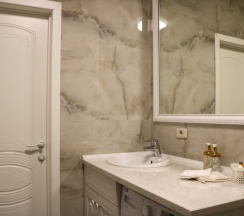 Двухместный люкс с 2 комнатами с балконом и с красивым видом из окна двуспальная кровать в Golden Park