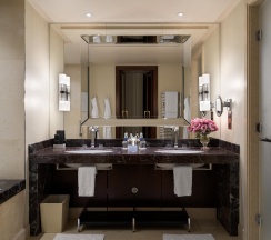 Номер Гранд Премьер Твин в Four Seasons Hotel Moscow