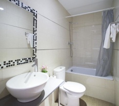 Двухместный номер Standard 2 отдельные кровати в Hostal Drassanes