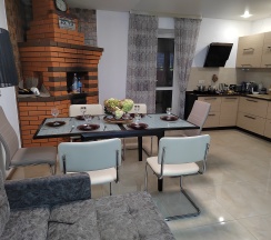 Дом с мангальной зоной в Гостевой дом в лесу у залива